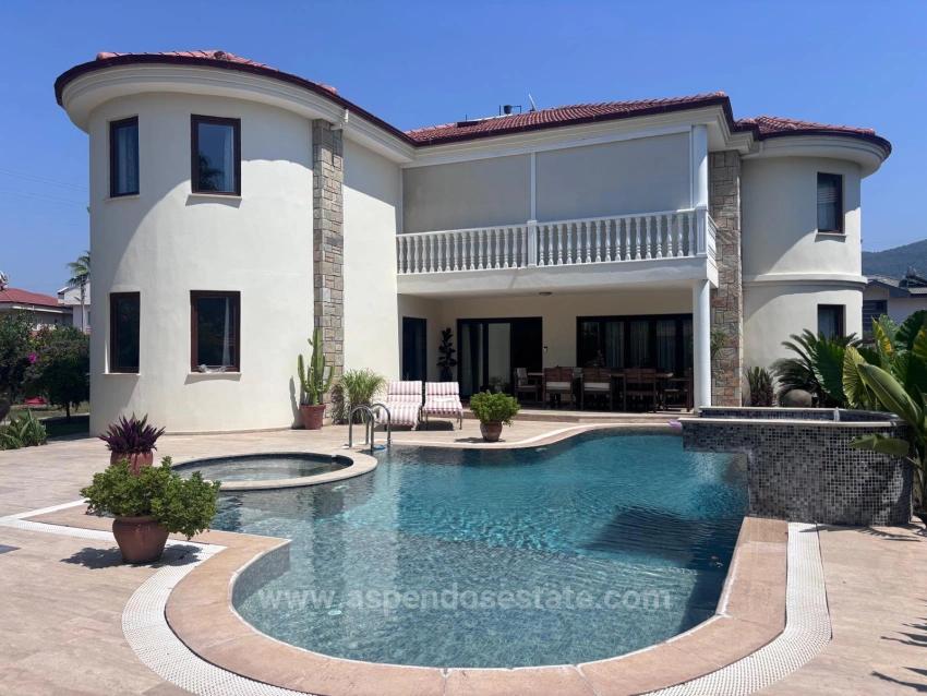 5+1 Villa Zum Verkauf Auf Einem 980 M² Großen Grundstück An Der Ecke In Dalyan Maraş