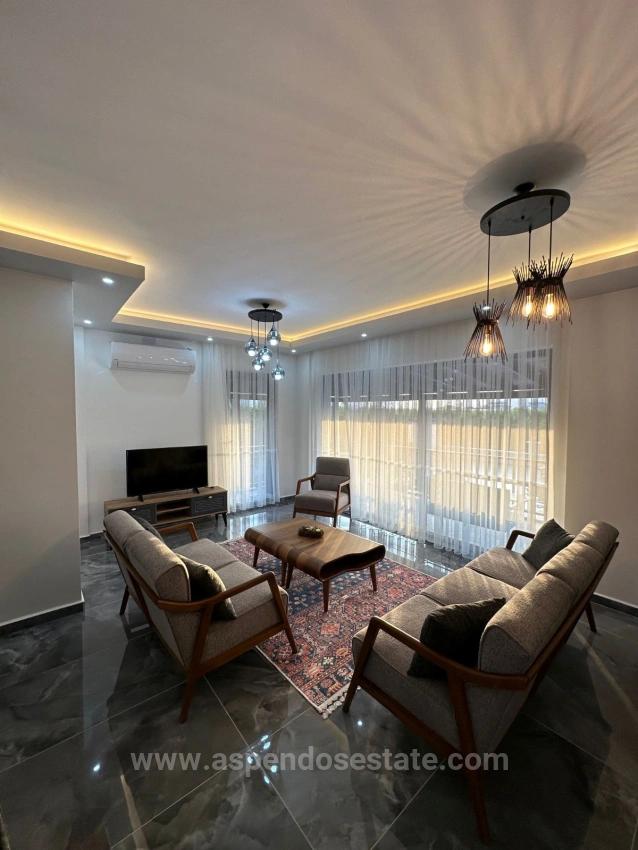 4+1 Villa Zum Verkauf In Eskiköy, Gelegen Auf Einem 14.136 M² Großen Grundstück