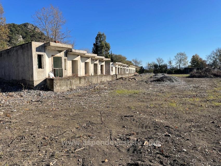 9.037 M² Großes Grundstück In Dalyan Gülpınar, Direkt An Der Hauptstraße, Zu Verkaufen.