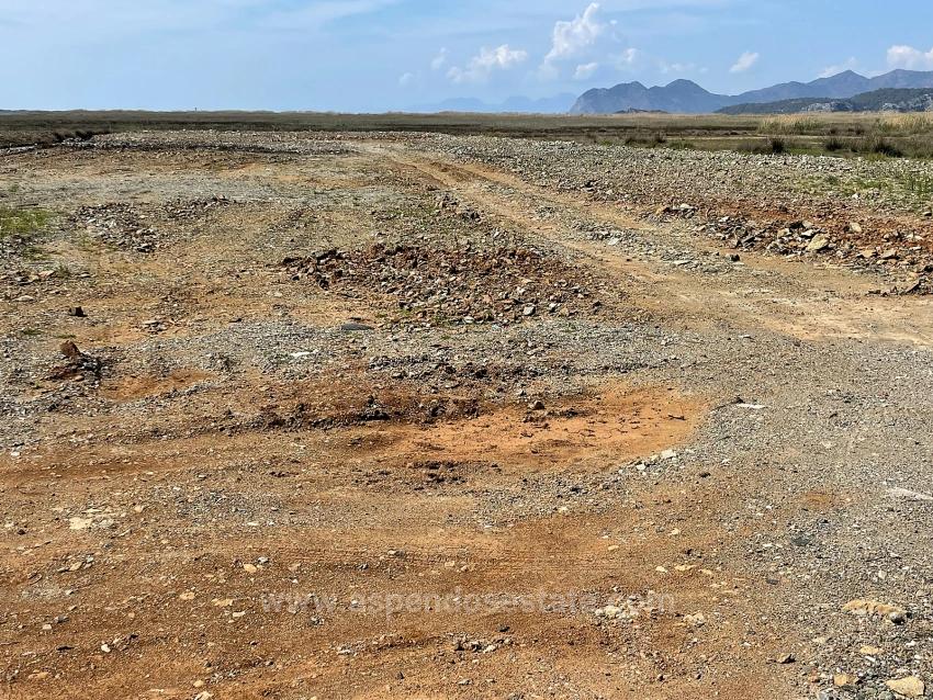 19.600 M² Großes Grundstück Zum Verkauf, Direkt An Der Straße Dalyan Iztuzu Beach Gelegen.