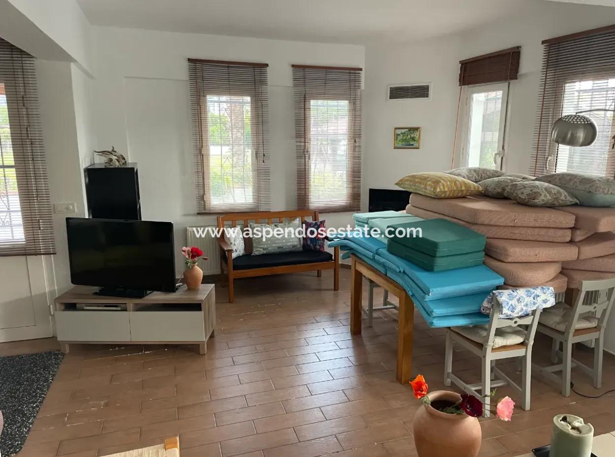 Villa Zum Verkauf In Okçular Auf 1007M2 Grundstück