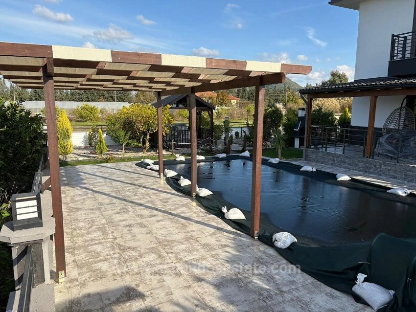 Вилла 4+1 На Продажу В Эскикёе, Расположенная На Участке Площадью 14 136 М2