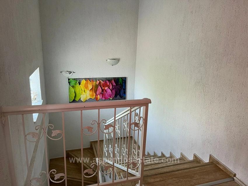 Угловой Участок, 600 М2, Вилла 3+1, Продается В Дальяне.