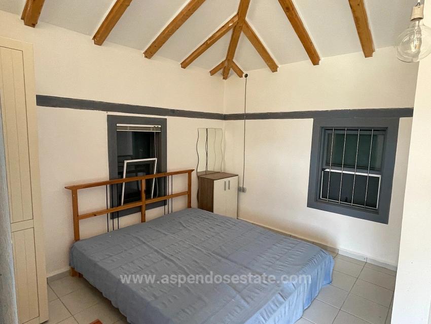 Продается Отдельно Стоящий Одноэтажный Дом На Участке Площадью 2882 М2 В Городе Эскикёй.