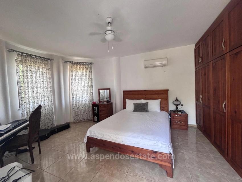 Dalyan Maraş'da Köşebaşında 980M2 Arsa İçin'de 5+1 Satılık Villa