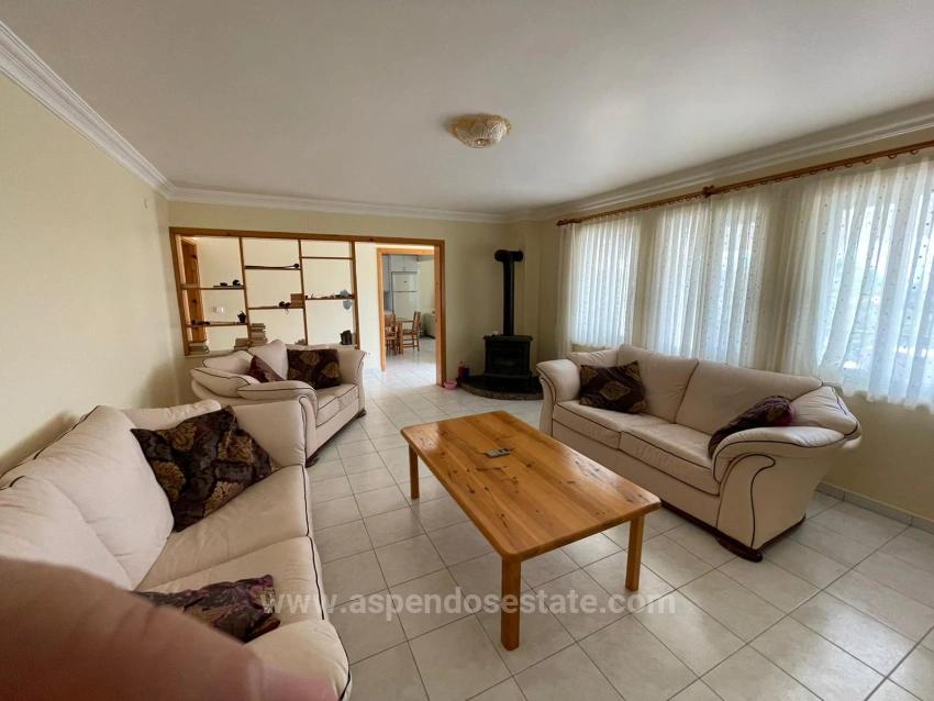 Çandır'da Deniz Ve Göl Manzaralı 5+2 Satılık Villa