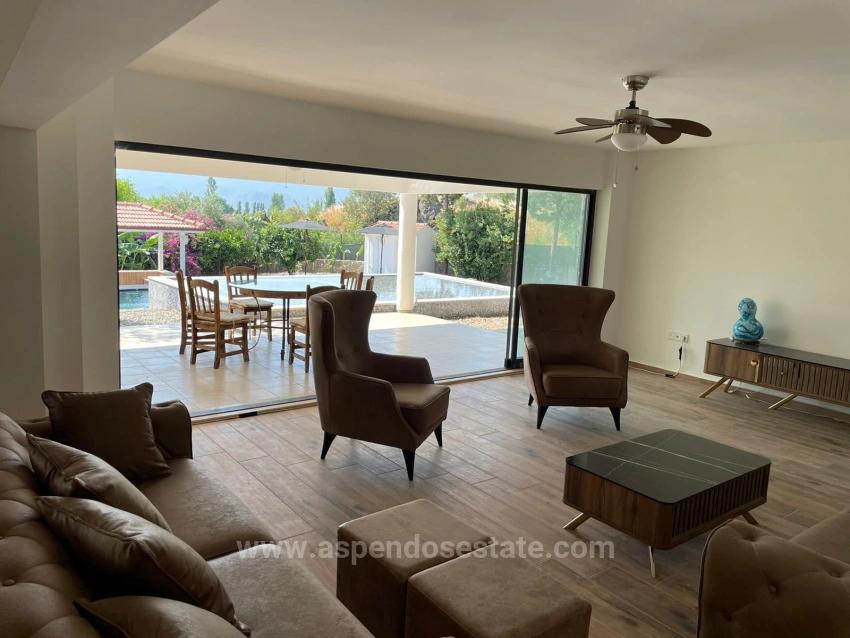 Çandır'da Deniz Ve Göl Manzaralı 5+2 Satılık Villa