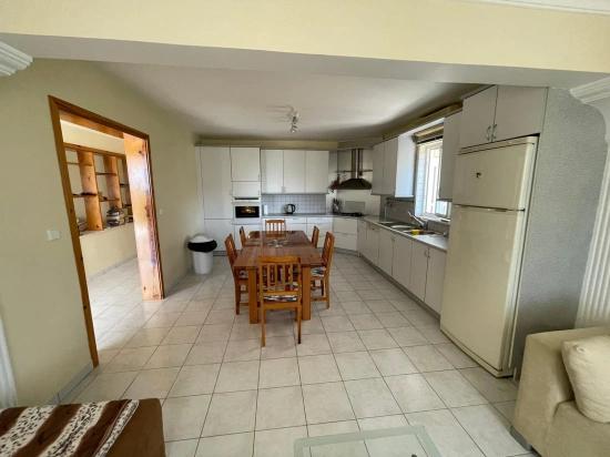 Çandır'da Deniz Ve Göl Manzaralı 5+2 Satılık Villa