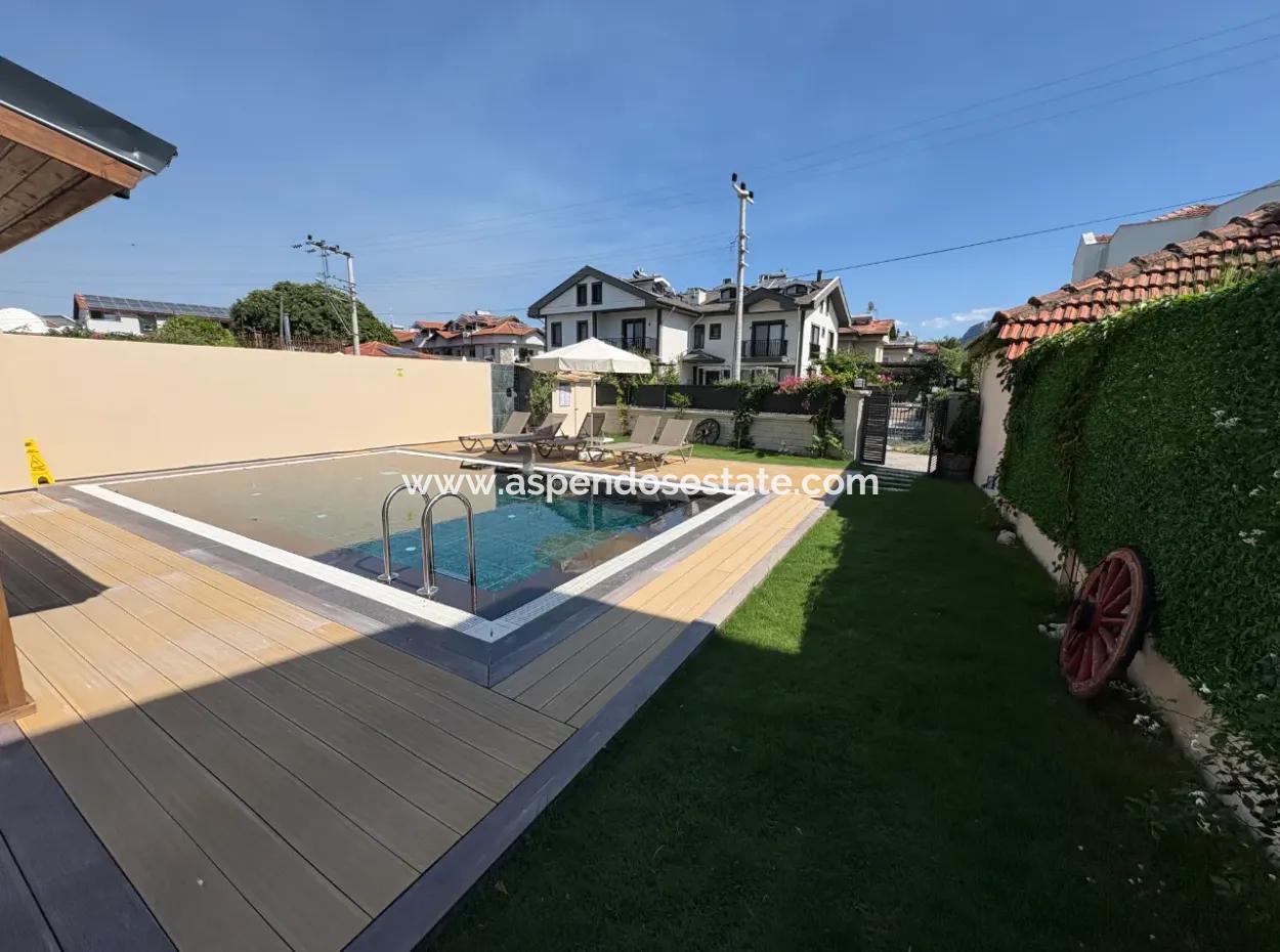 Dalyan'da Gülpınar'da Satılık 4+1 Villa