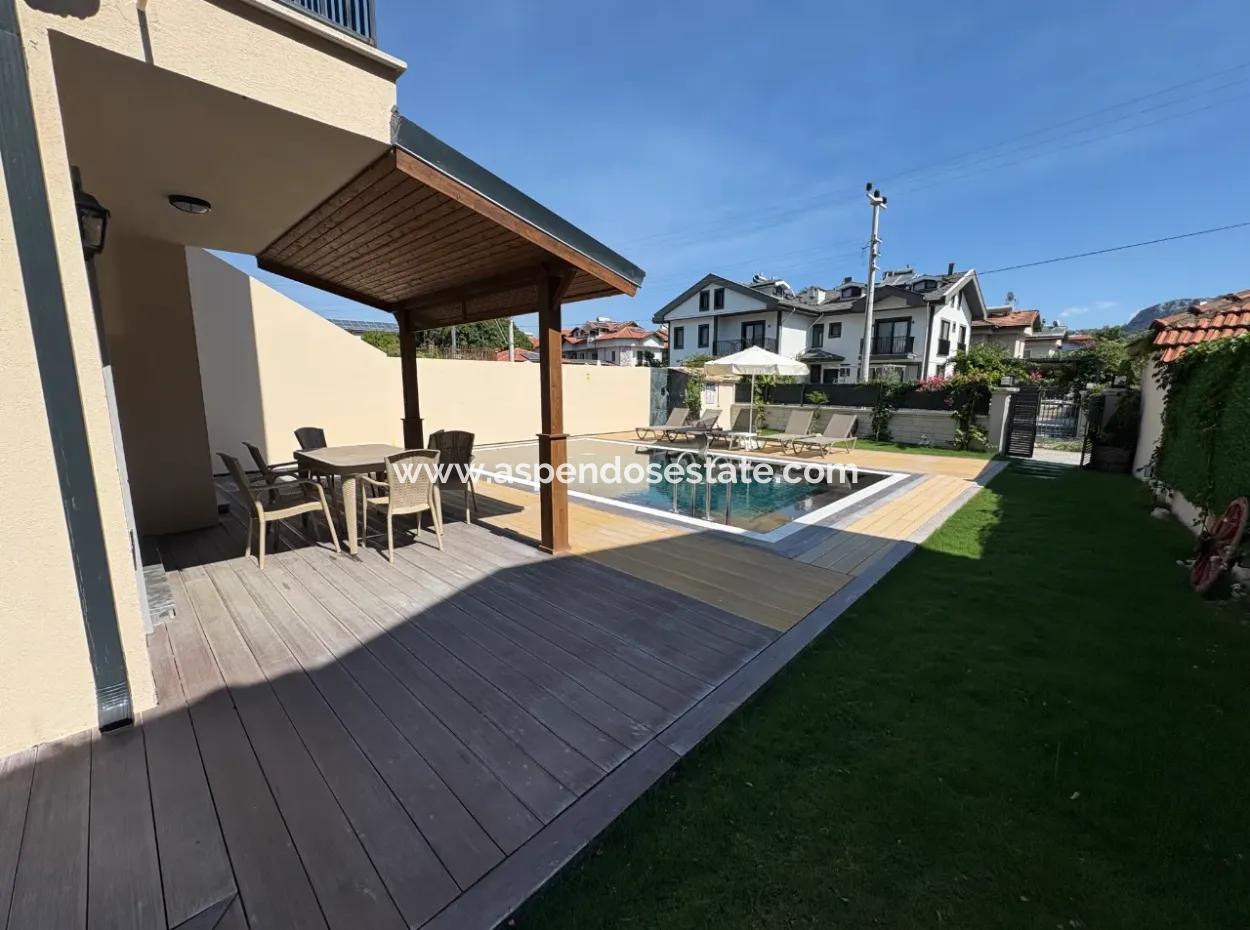Dalyan'da Gülpınar'da Satılık 4+1 Villa