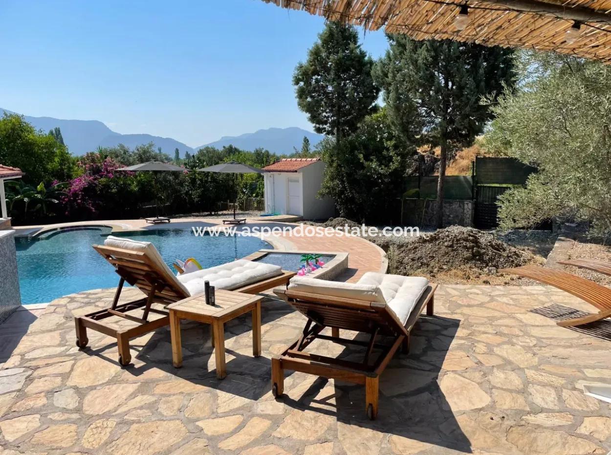 Çandır''da 5+2 Satılık Villa