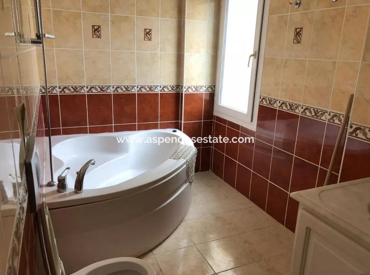 Dalyan Gülpınar'da 1100 M2 Arsa İçerisinde 6+1 Satılık Villa