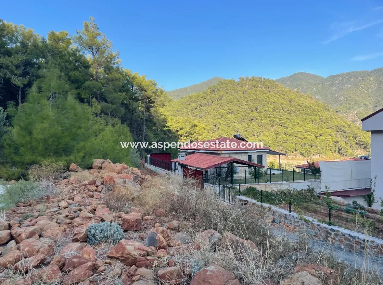 Ekincik'de Deniz Manzaralı 420M2 İmarlı Satılık Arsa